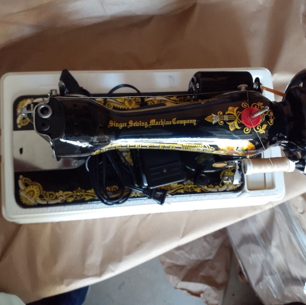 Singer Sewing Machine - Picture 3 of 4